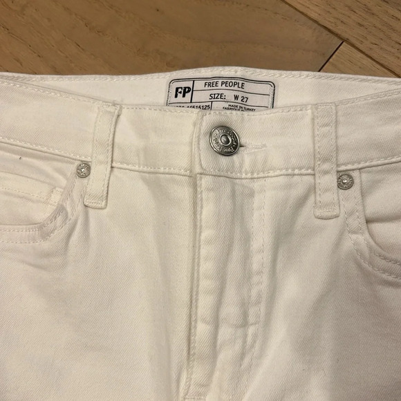 Free People Distressed White Jeans NWT Size 27 - Picture 4 of 6
